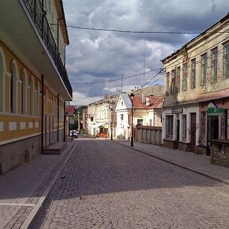 Apartment On Zarvanskaya In Old Town Kamenets-Podolsk Eksteriør bilde